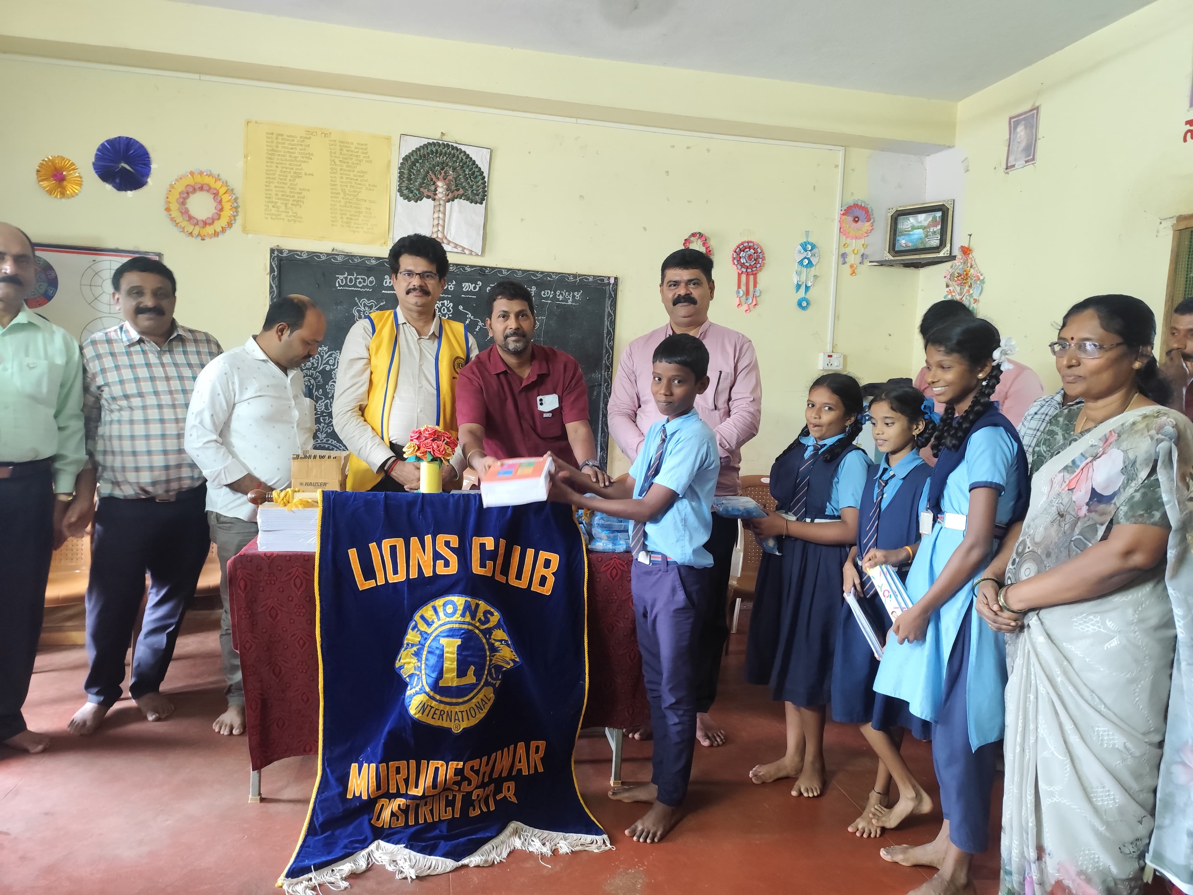 DISTRIBUTED EDUCATIONAL KIT TO GOVT SCHOOL CHILDREN UNDER READING ACTION PROGRAM.