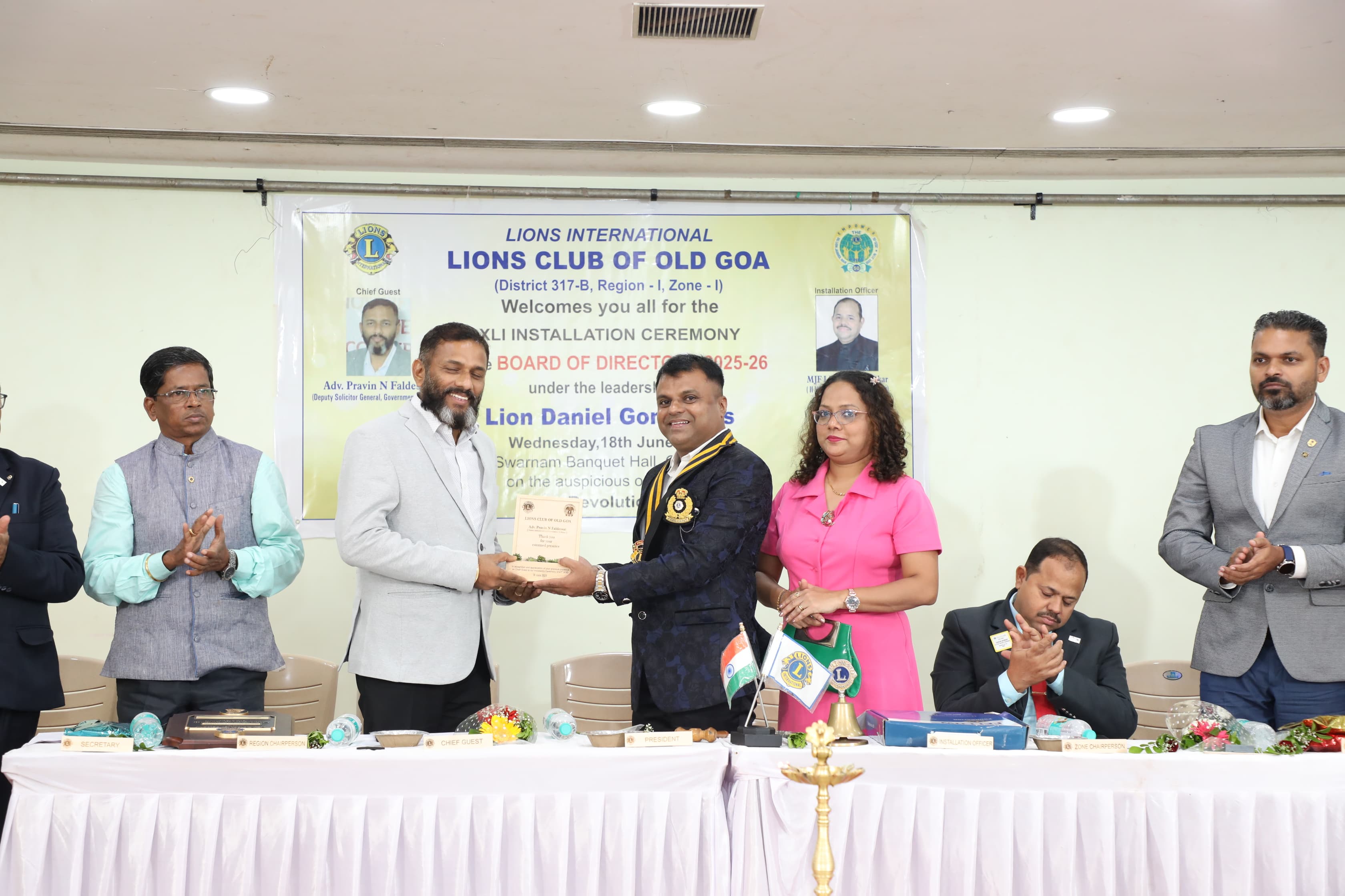 Felicitation of Chief Guest and Installation Officer by Lion President.