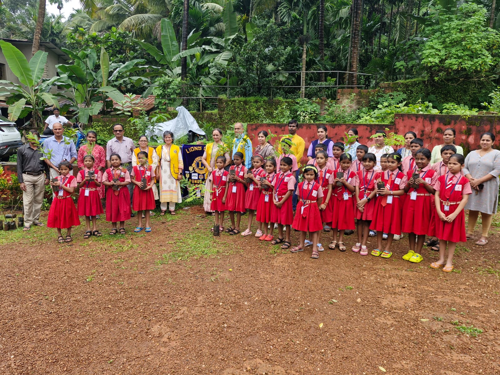 Vanamahotsav in Pradnya Sikshan Saunstha, Keri