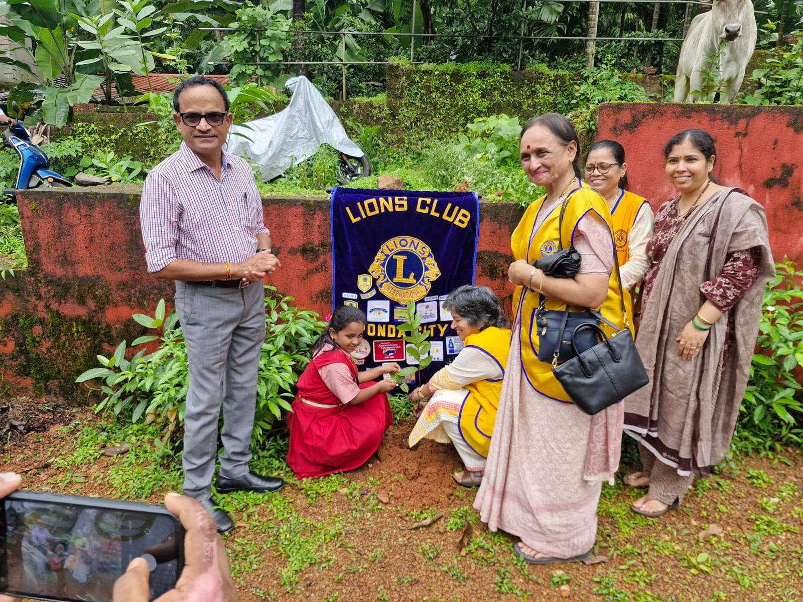 Vanamahotsav in Pradnya Sikshan Saunstha, Keri