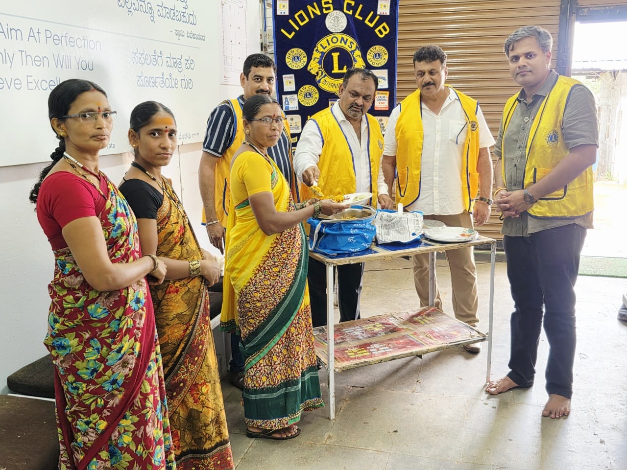 The Lions Club of Hubli City organized a food donation for 30 staff members of Reliable Services and 5 Non-Lion volunteers who actively participated in the plantation of 50 saplings at Reliable Services, Chalmatti, Hubli.