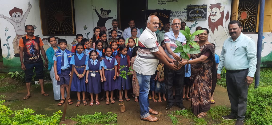 Vanamahostsava in GHPS  Lingyanakoppa Yellapur