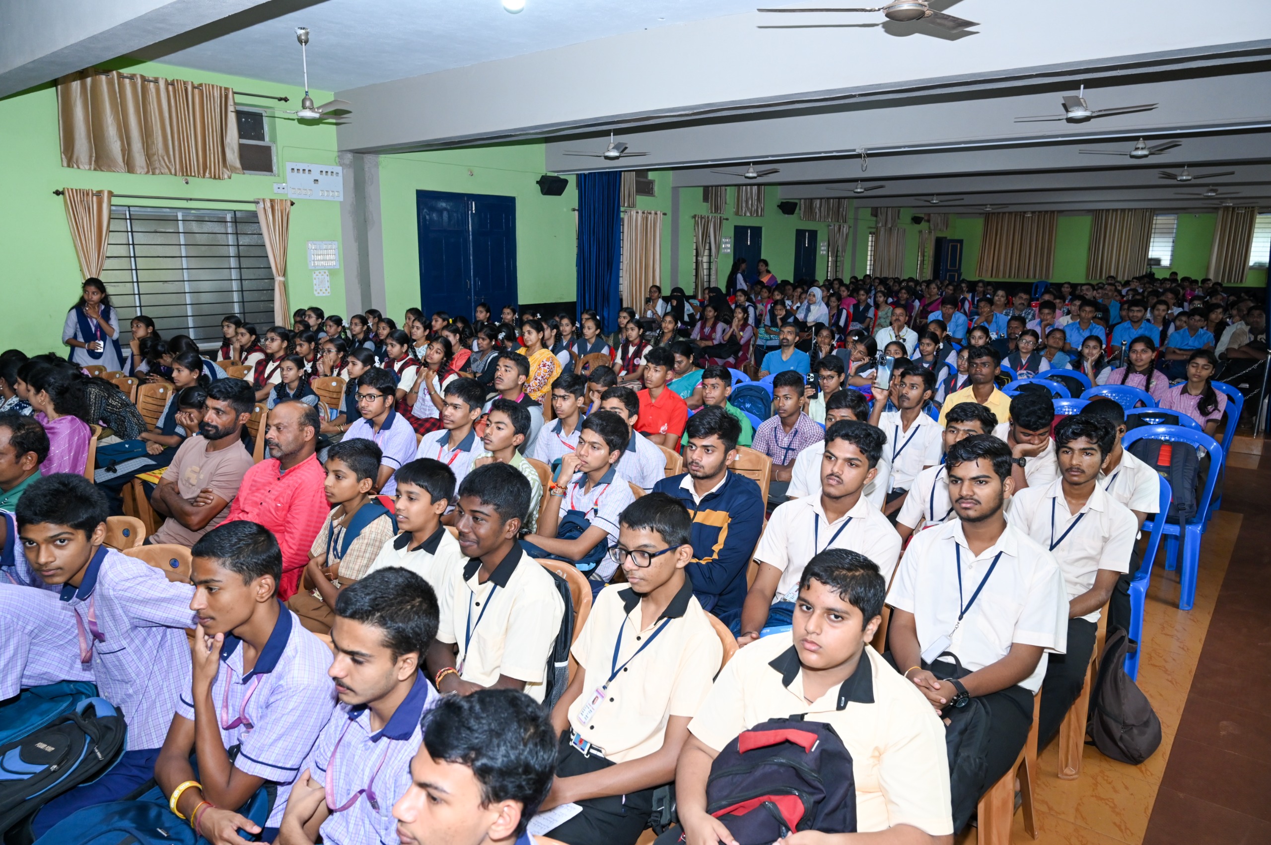 DESHA BHAKTI SANCHALANA- PATRIOTISM AWARENESS TALK -HARIKA MANJUNATH https://youtu.be/GRoLr5on7rA