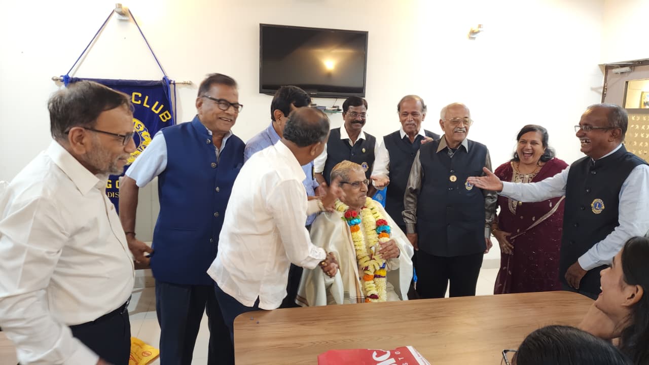 FELICITATING THE SENIOR CITIZENS