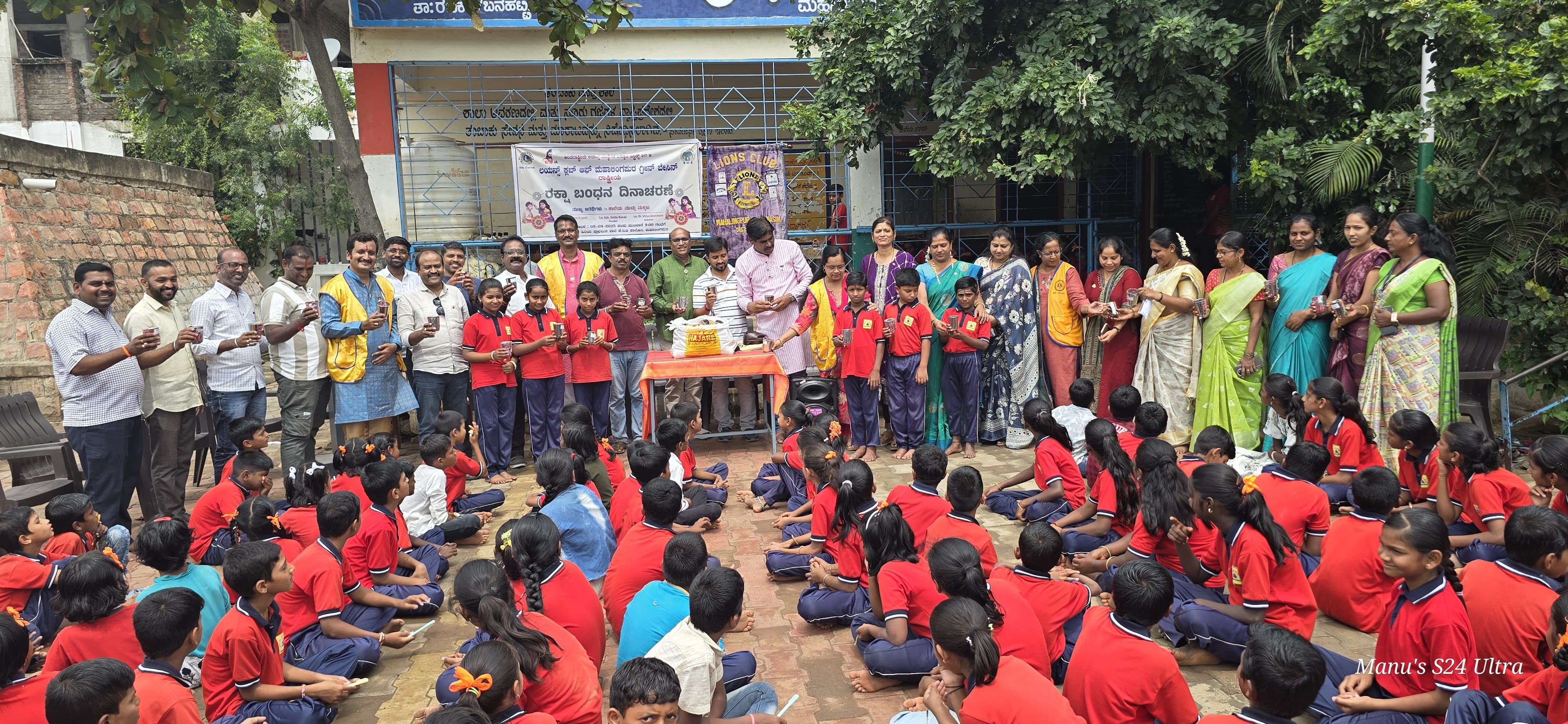 Donation of steel glasses to students of the school 