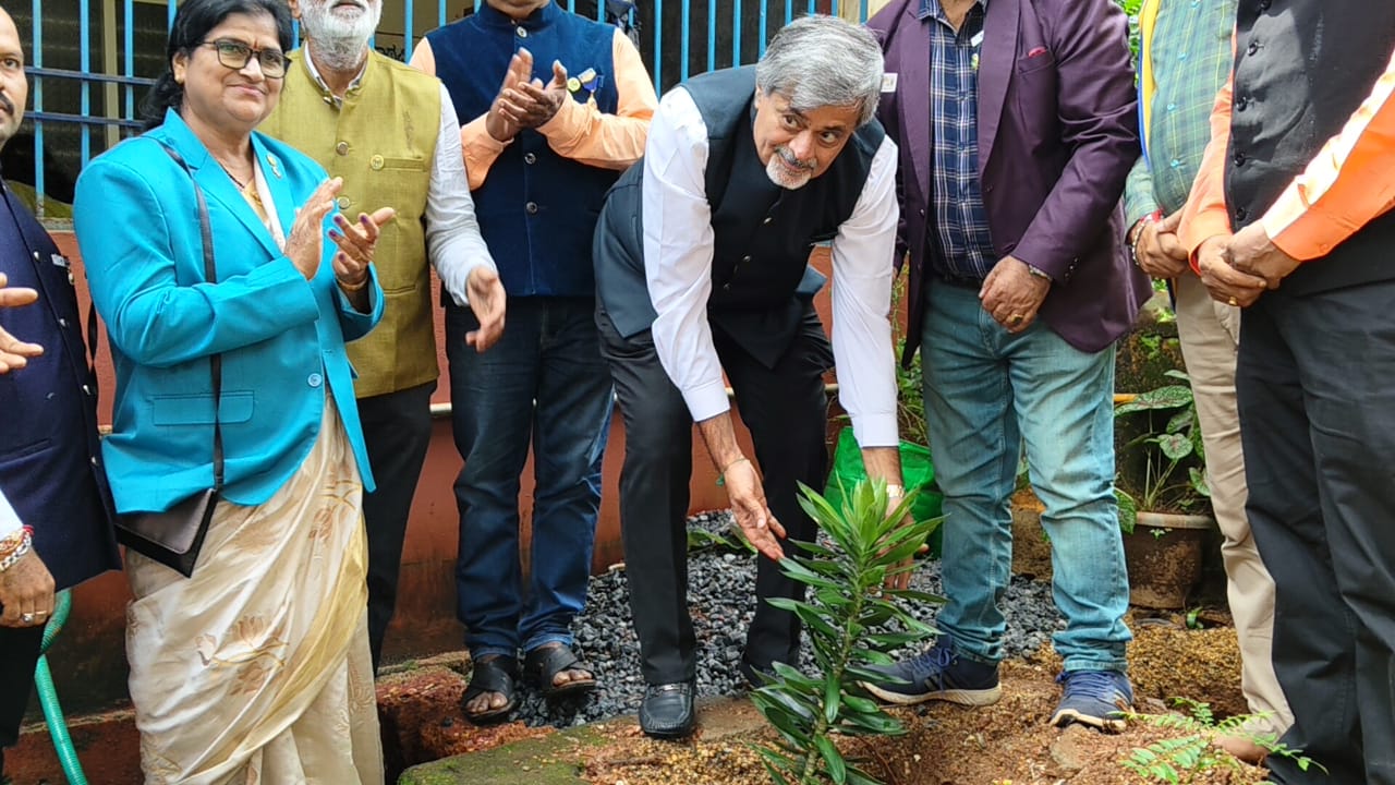 PLANTING THE PLANTS WITH ENVIRONMENTAL RDC.