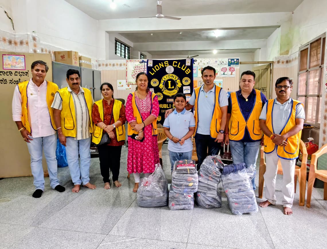 Saturday, 23rd August 2025, we the P.S.T. of Lions Club of Hubli City, with the noble initiative of Ln. Guru Angadi to celebrate his son Cub Vedanth’s Birthday, organized a heartfelt activity at Manovikal Government School for Mentally Challenged Girls.