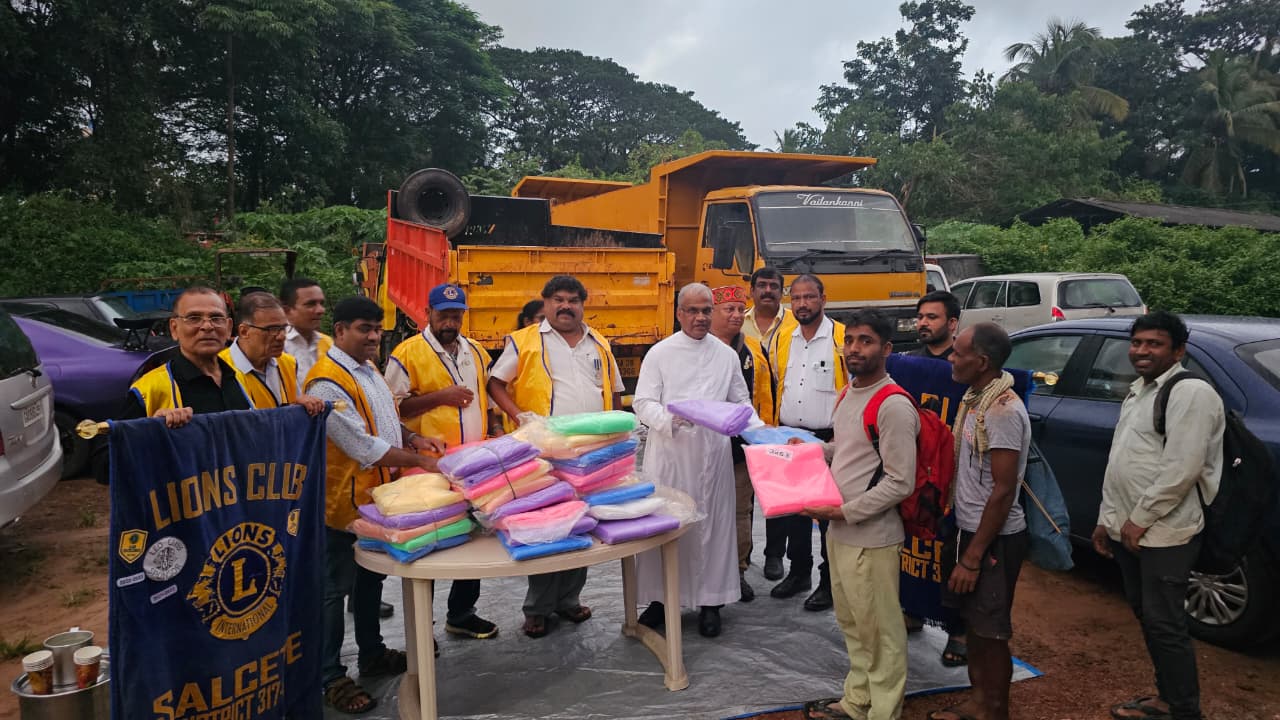 Distribution of mosquito nets to the migrants labourers 