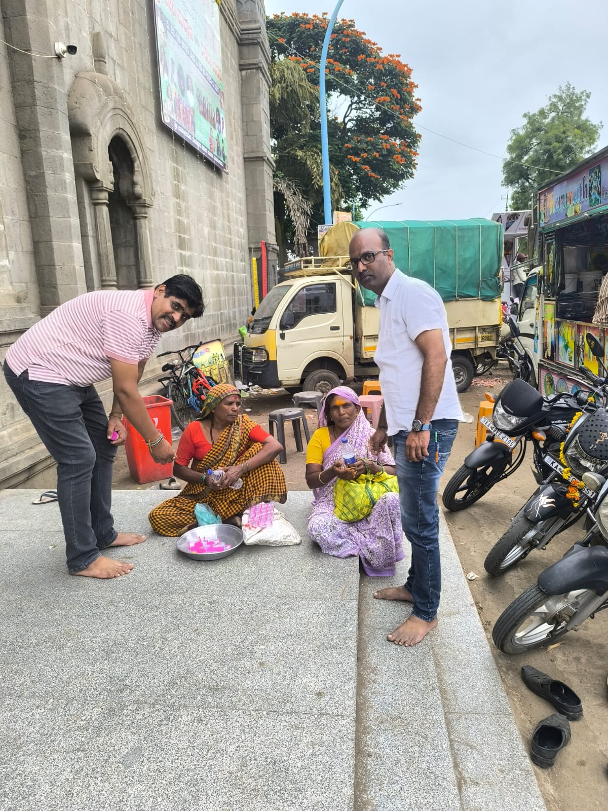 Food and water served to Venders at Mahalingeswar fair 