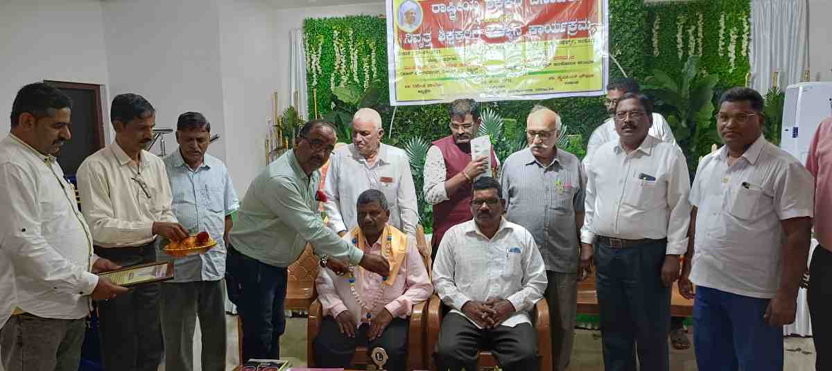 Visiting the  club-Region Chairperson Mr.Rajesh Salehittal