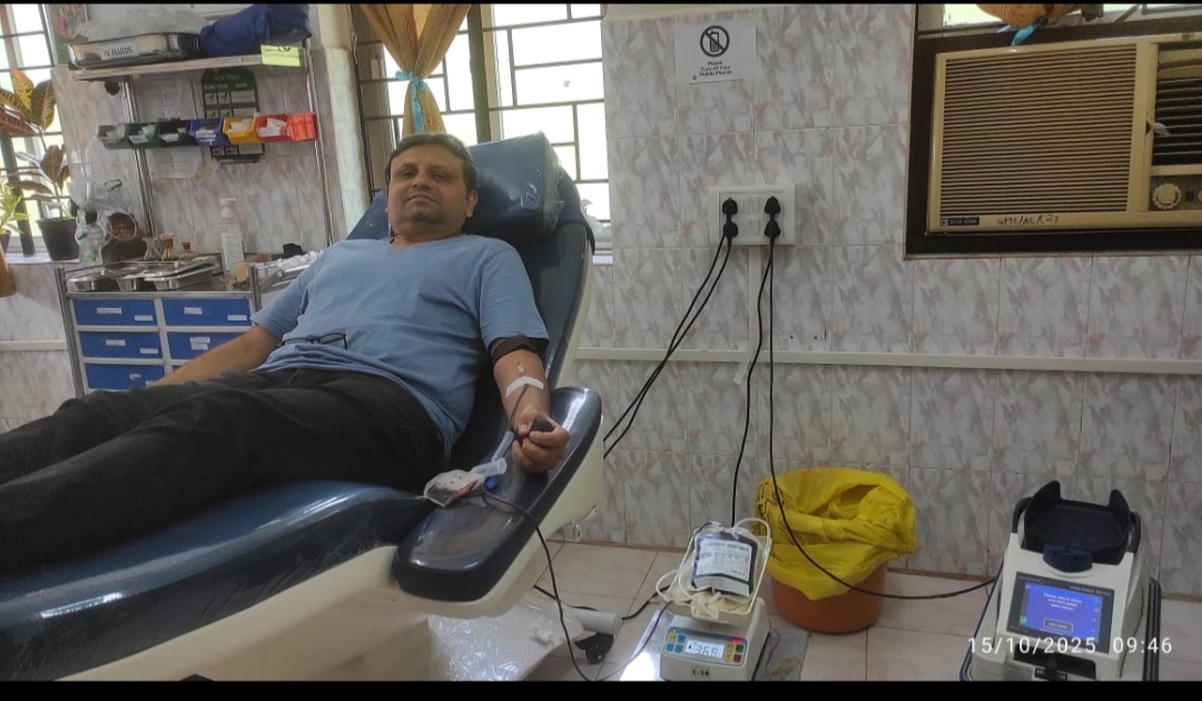 Blood donation bynour Lion Member Hitesh Shah for a patient undergoing surgery.