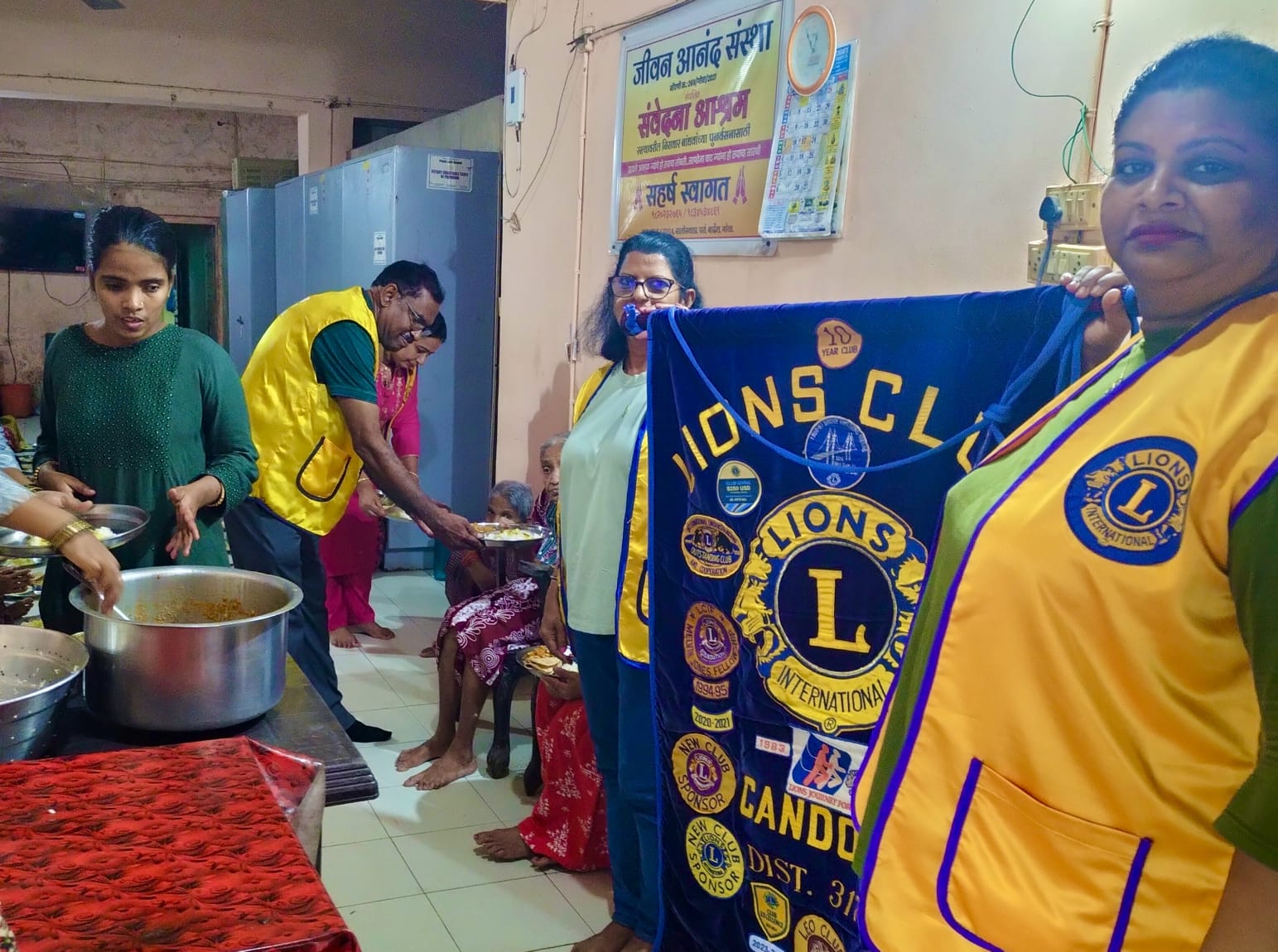 Hunger Relief Activity at Jeevan Anand Saunstha at Parra.