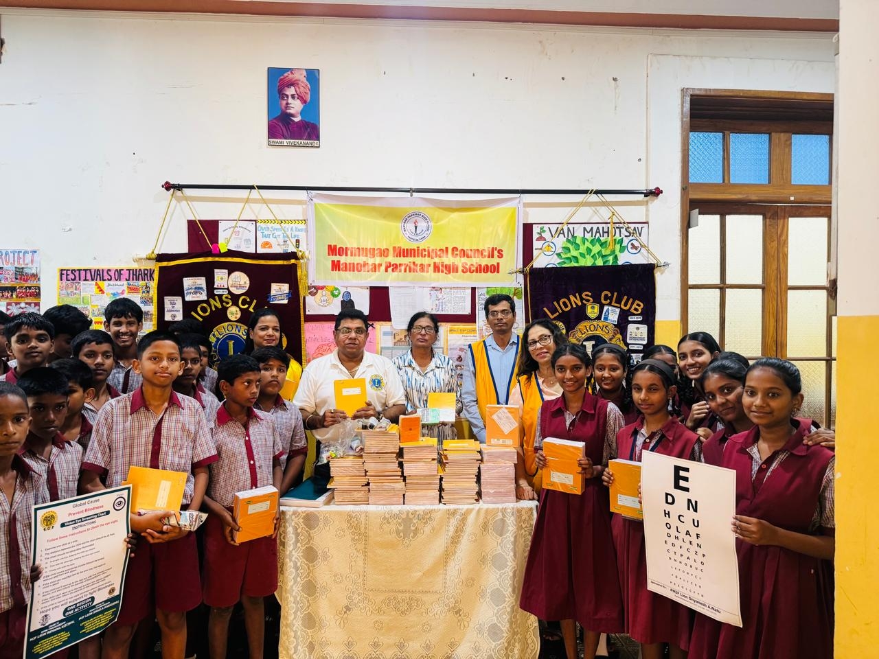 The Zone chairperson of Region I zone II lion Arnaldo  Do Rego donated 260 note books, colors, rubber, and sharpeners to the students of Municipal High School.