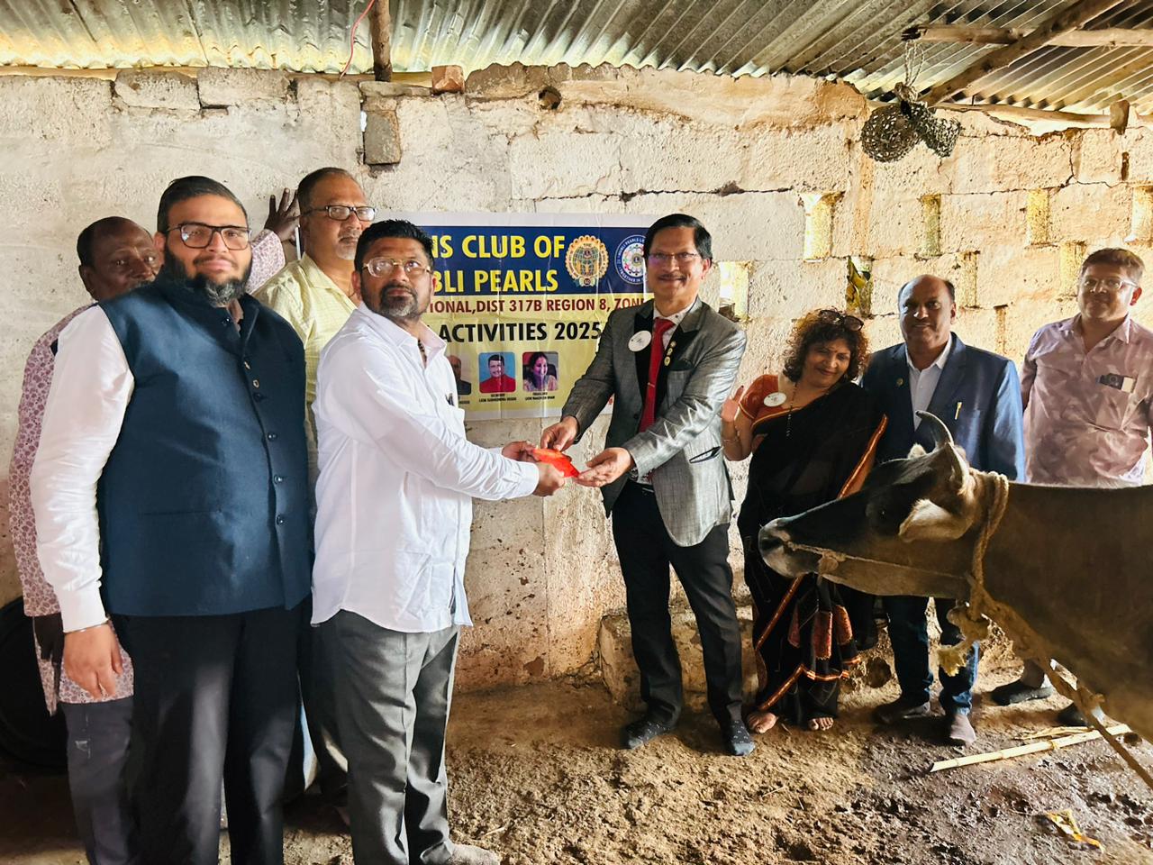 DONATION OF FODDED TO COWS ON DG VISIT TO LIONS CLUB OF HUBLI PEARLS ON 27TH DEC