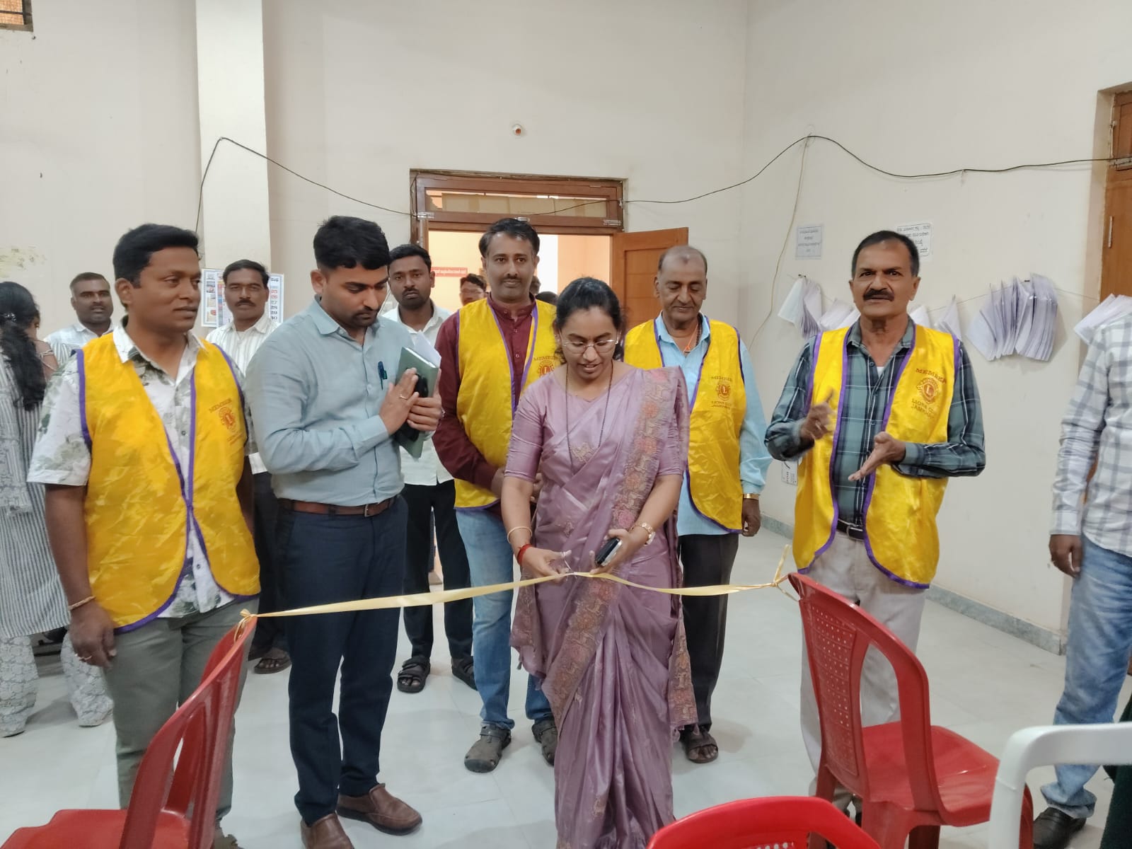 Free eye testing camp organized by the Lions Club of Jamkhandi.