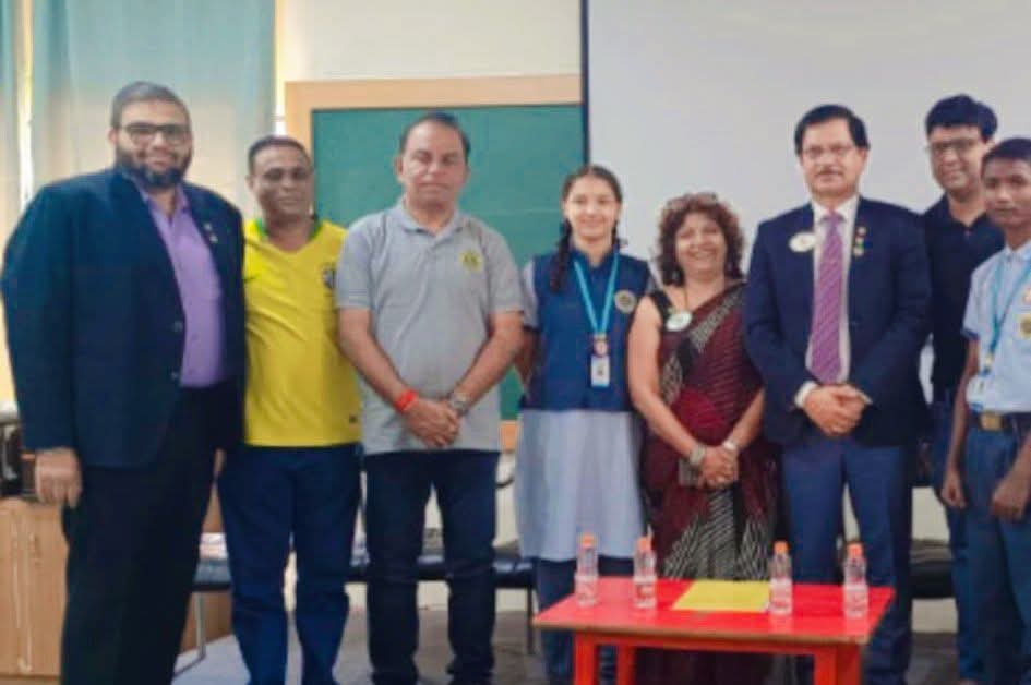 Visited Lions Club of Hubli Wih DG, DC Title*T, DCS at Lions English School at Hubli and Met the Leos also and Spoke to Them on UNSDG Goals Specially on Hunger Week Goal # 2 & #12