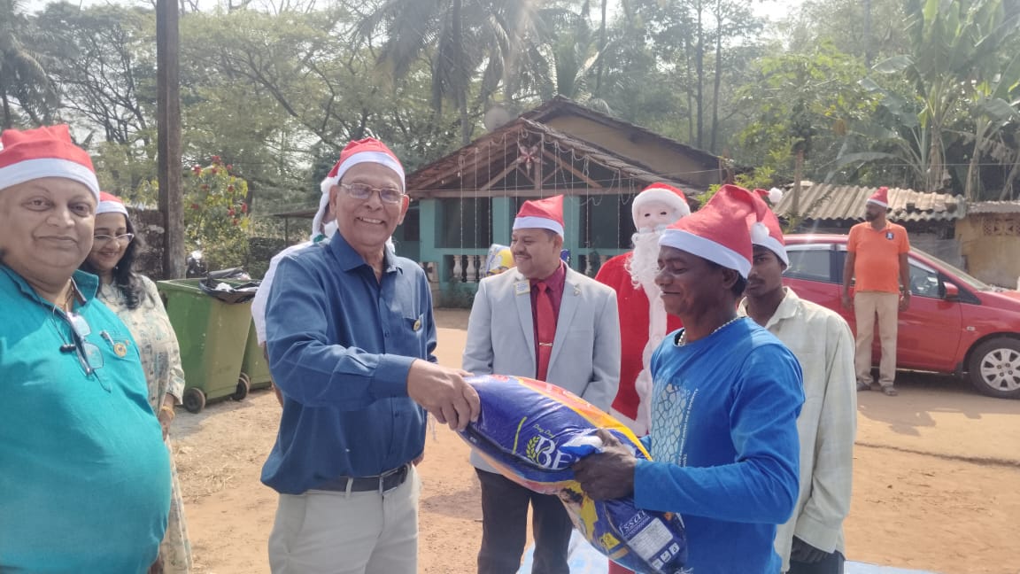 Distribution of food grains, vegetable,and cooked food to the labourers 