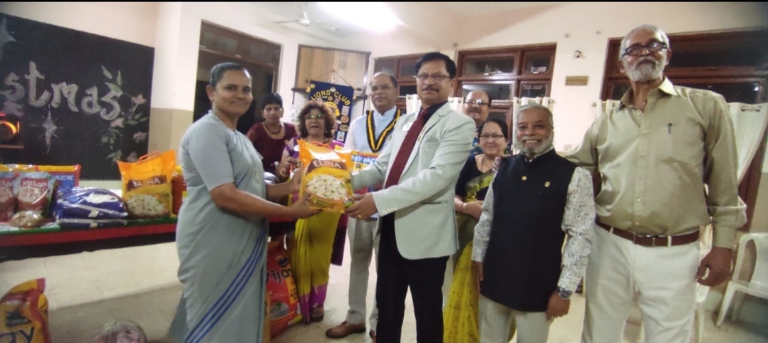 Good quantity of groceries and 26 kgs sacks of rice were given to Peace Haven, A school for Special Children. The groceries were given at the hands of District Governor PMJF Lion JaiAmol Naik.  This was on the last day of Relieving Hunger week. 