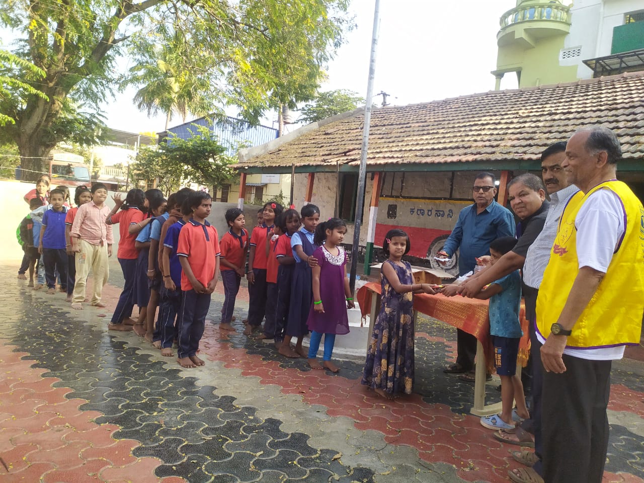 DISTRIBUTION OF NUTRITIVE FOOD