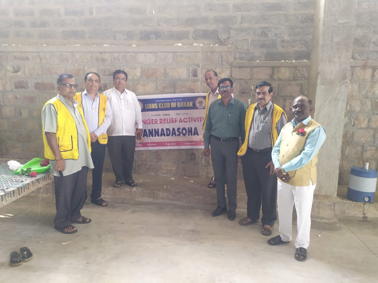 DISTRIBUTION OF READY FOOD TO LABOURS