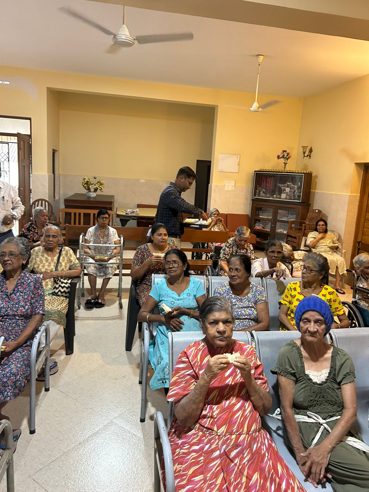 Refreshment to all the Inmates of the Old age home sponsored by Ln Pradeep Vernekar on 13th Jan 2026