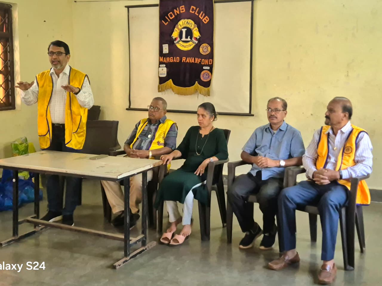  Lions Club of Margao Ravanfond  extended distribution of food packets to needy parents of one school at Cuncolim