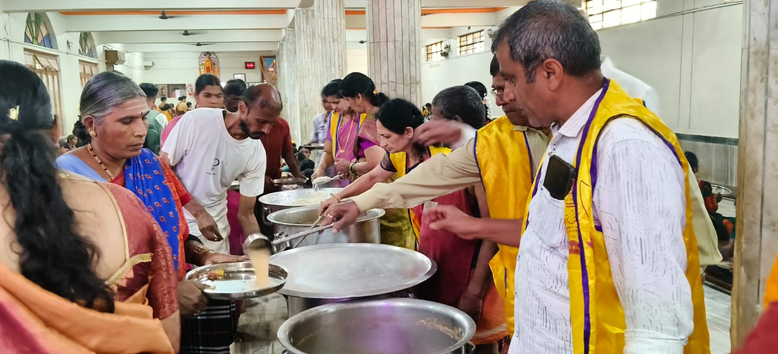 READY MEALS DISTRIBUTION TO PILGRIMS AND DEVOTEES OF/IN SRI MARIKAMBA TEMPLE.