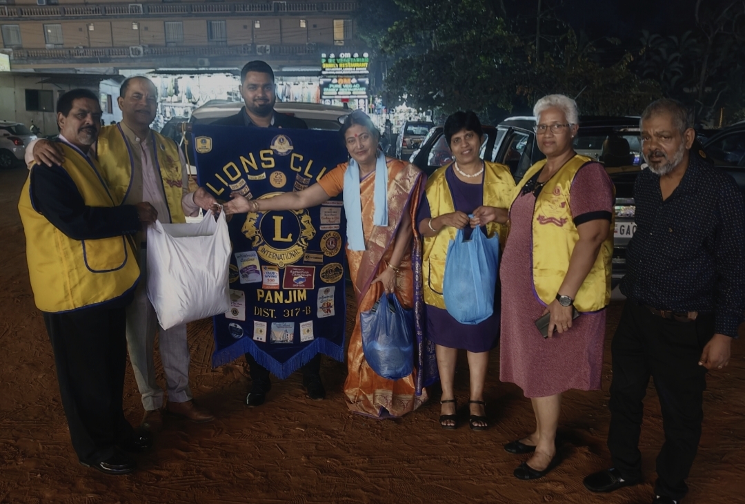 President and Members of Lions Club of Panjim donated Good used clothes to the clothes bank being maintained by Lions Club of Chodan 