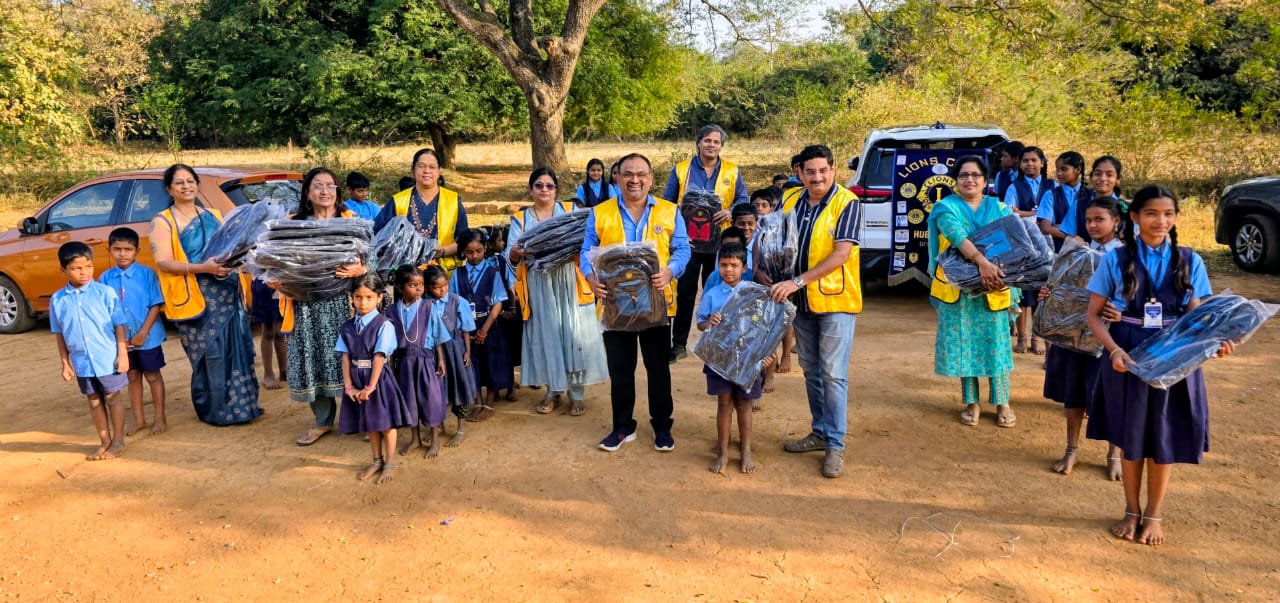 On , 5th January 2026 , we, the P S T of the Lions Club of Hubli City , along with our Lion Ladies Members ,based on the school’s requirement and with the generous support and contributions from our Lion Members, we donated 42 school bags to the students