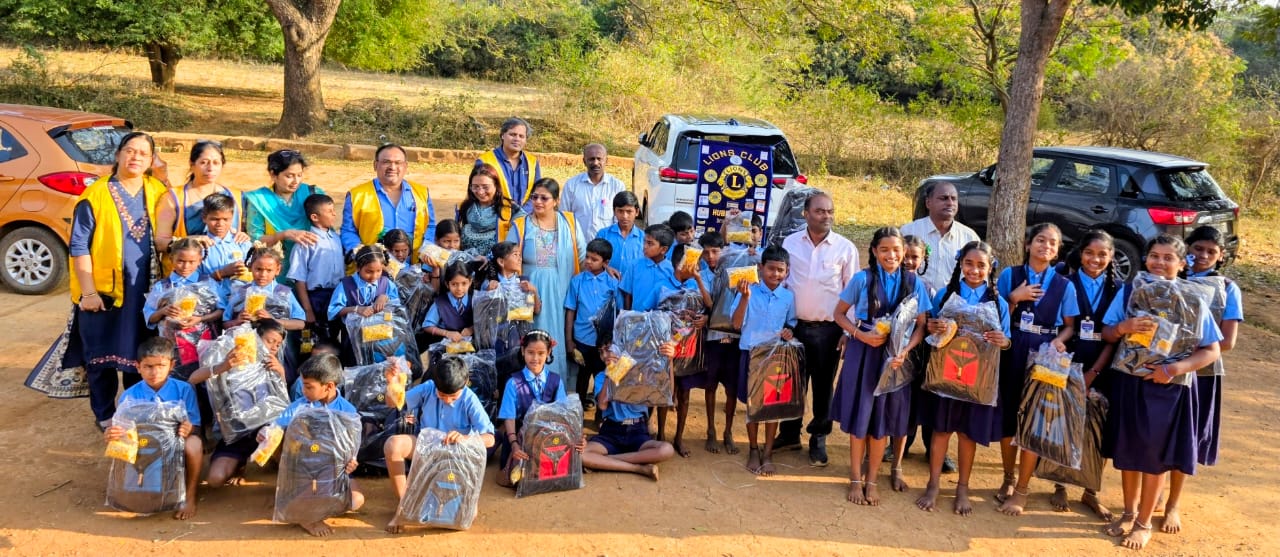 On , 5th January 2026 , we, the P S T of the Lions Club of Hubli City , along with our Lion Ladies Members ,based on the school’s requirement and with the generous support and contributions from our Lion Members, we donated 42 school bags to the students
