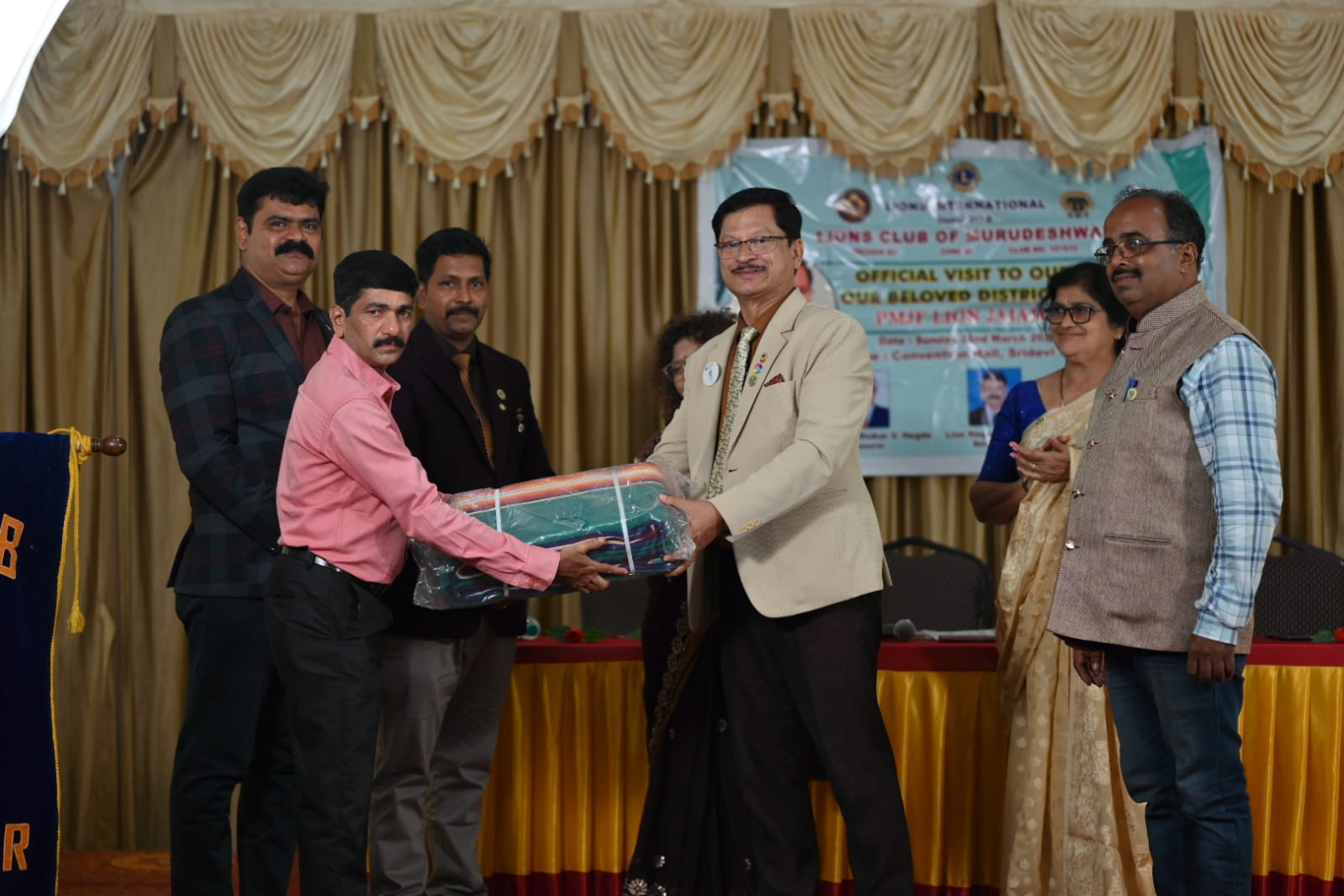 FLOOR MAT DONATION TO GOVT PRIMARY SCHOOL KAROOR.