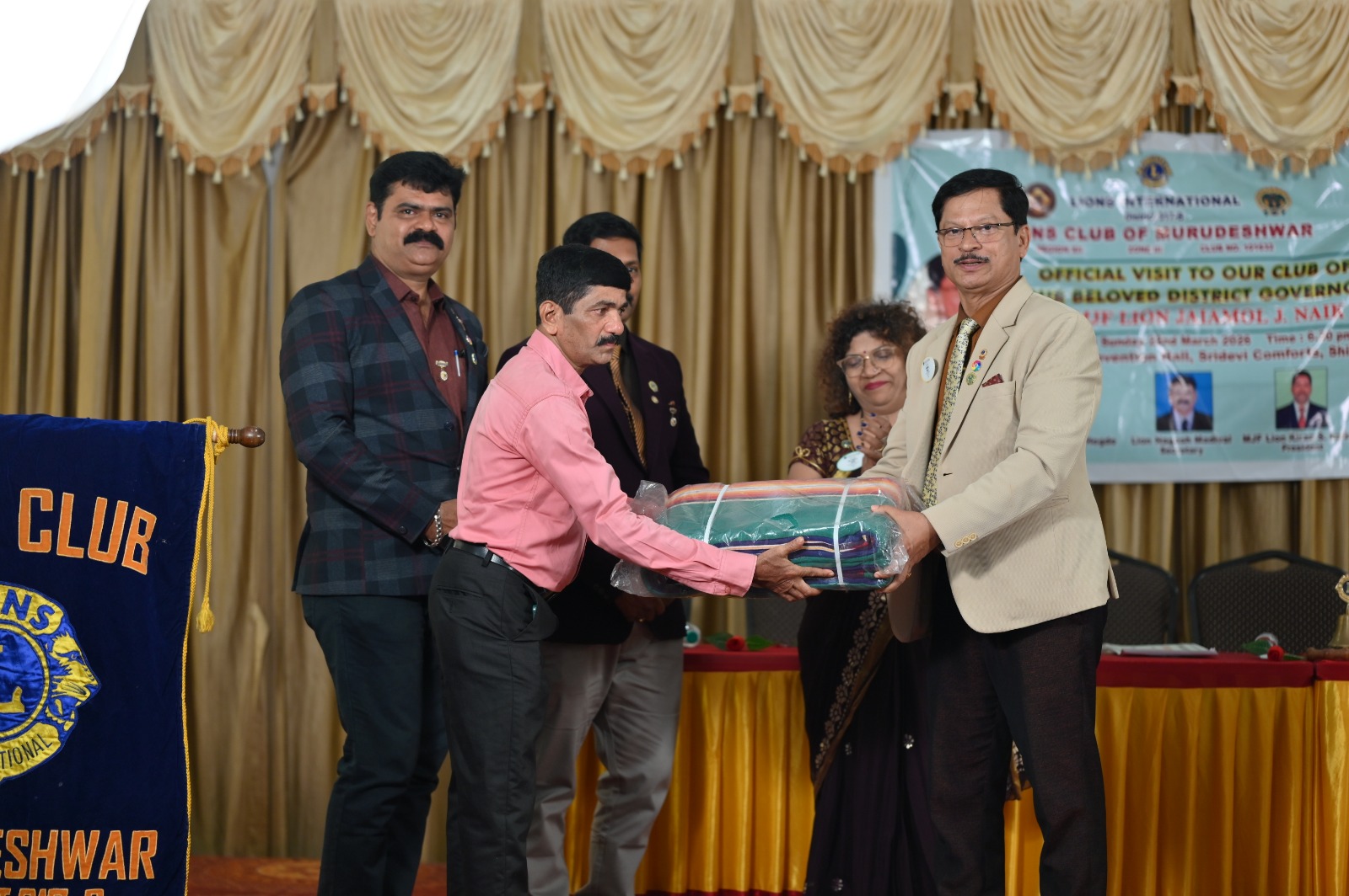 FLOOR MAT DONATION TO GOVT PRIMARY SCHOOL KAROOR.