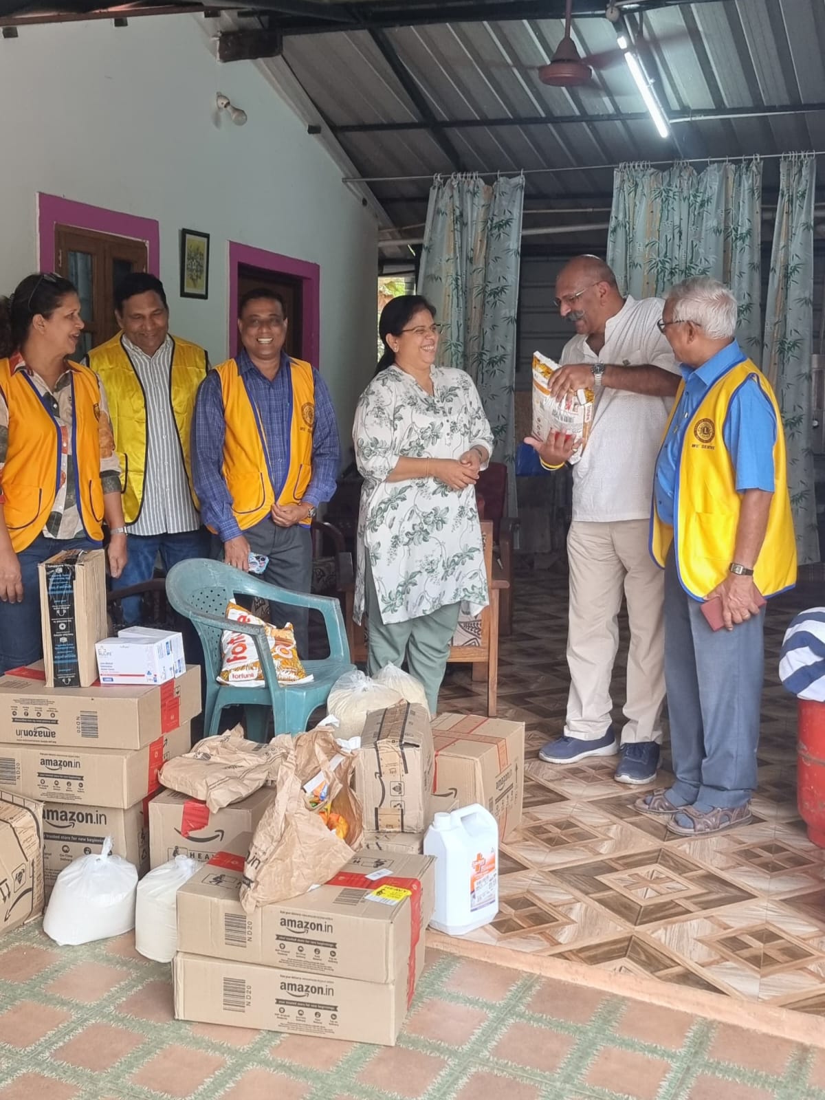 Releiving Hunger UNSDG Goal No 2, 3 & 5 at Old Age Home at Chinchinim with Contribution of Rice Bag and Other Items by Home Club Lions Club of Navelim